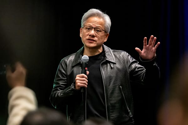 黄仁勋90分钟小范围交流会实录：谈中美芯片、H20、CUDA兼容，点赞DeepSeek、Qwen和Kimi